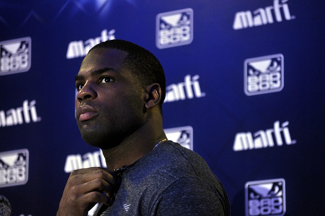 里程悲！伦纳德快船生涯30+次数达到70次，升至队史第二