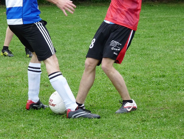 卡尔：我一直在提高右脚技术，能在17岁欧冠进球意义重大